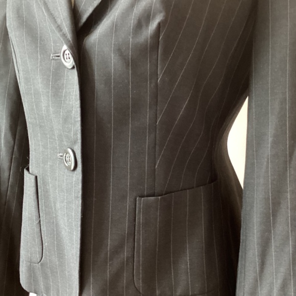 Ann Taylor LOFT 2pc Petite Wool Charcoal Grey Pinstripe Pantsuit - 6P - Picture 3 of 8